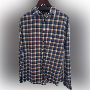 Men’s L Uniqlo ultra soft flannel button down shirt in blues/red